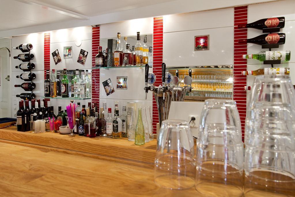 Hotell Mikaelsgarden Vårgårda Εξωτερικό φωτογραφία